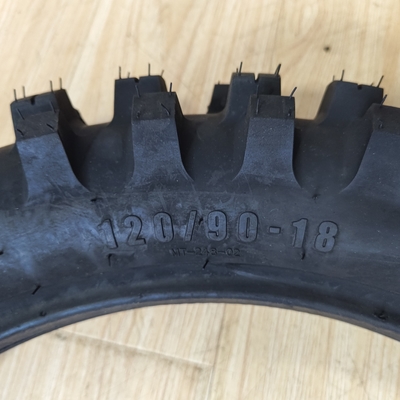 Black Soft Tyre for Russia 1408018 1209019 909021 Loading Port Qingdao