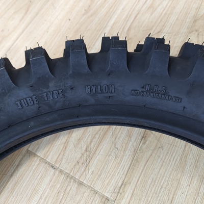 Black Soft Tyre for Russia 1408018 1209019 909021 Loading Port Qingdao