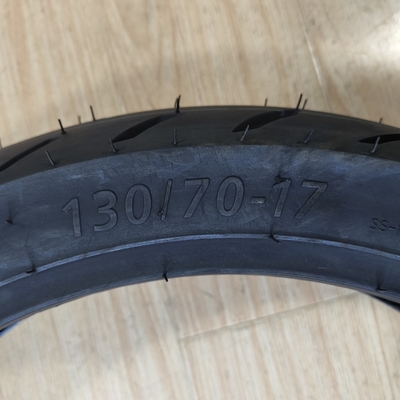 Motorcycle Tires 130/70-17 Made of Natural Rubber with Acceptable OEM