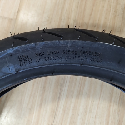 Motorcycle Tires 130/70-17 Made of Natural Rubber with Acceptable OEM