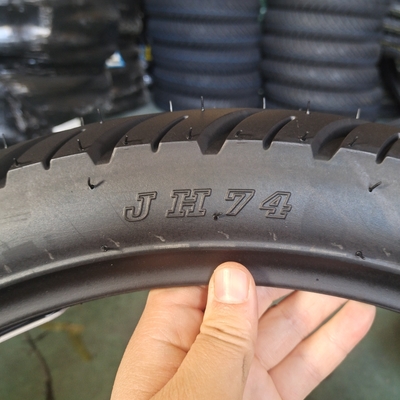 Super Rubber Motorcycle Tyre 110/80-17 with Loading Port and Tire Casing from Qingdao