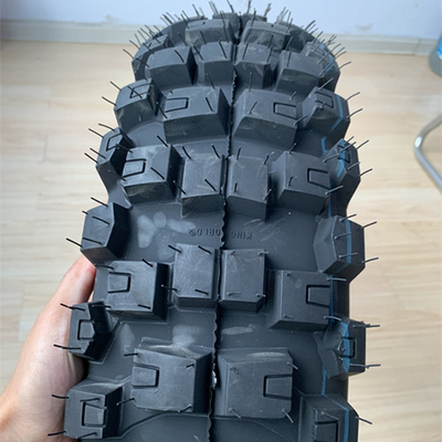 140/80-18 Soft Enduro Tyre with 10.5 Tensile Strength and Long-Lasting Rubber Content
