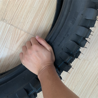140/80-18 Soft Enduro Tyre with 10.5 Tensile Strength and Long-Lasting Rubber Content
