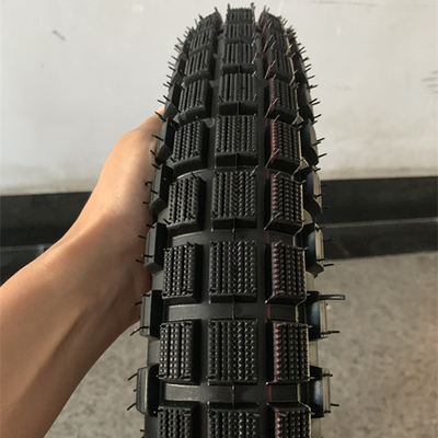Qingdao Port Loading Bajaj Boxer Motorcycle Tire 3.00-18 with 20000 KM Work Life