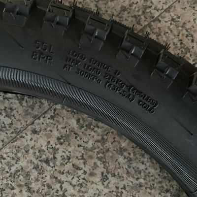 Qingdao Port Loading Bajaj Boxer Motorcycle Tire 3.00-18 with 20000 KM Work Life
