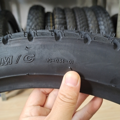 Improved Traction 1009017 Motorcycle Tyre with 35%-55% Rubber Content