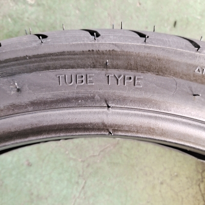 Black Natrual Rubber 90/90-17 Motorcycle Tyre for Long-lasting Performance