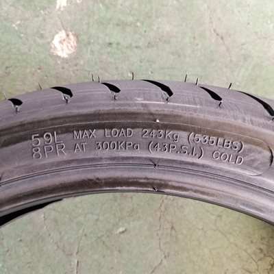 Black Natrual Rubber 90/90-17 Motorcycle Tyre for Long-lasting Performance