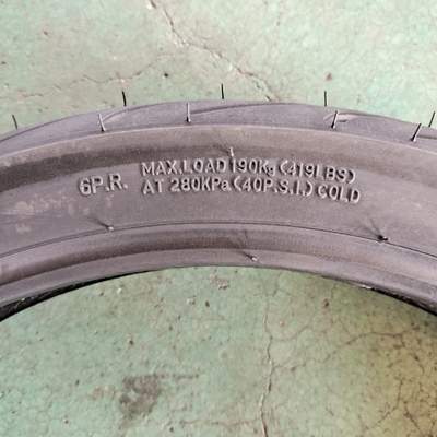 Black Motorcycle Tire / Llantas de Moto / Neumatico Moto with 35%-55% Rubber Content