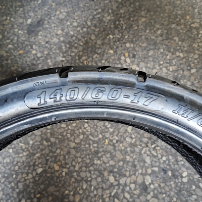 140/60-17 D Motorcycle Tires Made of Natrual Rubber and with 6pr/8pr Ply Rating