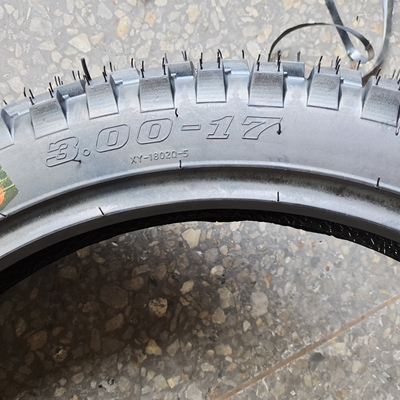 Supply Motorcycle Tire 3.00-17 with Nature Rubber Steel Nylon Raw Material