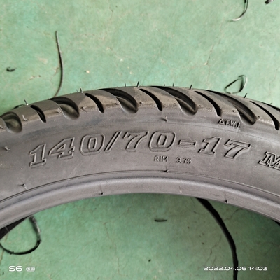 140/70-17 8 Ply Rate Black Motorcycle Tire 18 Inch Made in for Loading Port Qingdao