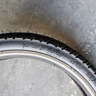 Natrual Rubber Motorcycle Tyre 2.75-16 2.75-17 2.75-18 2.50-17 9090-18 with Raw Material