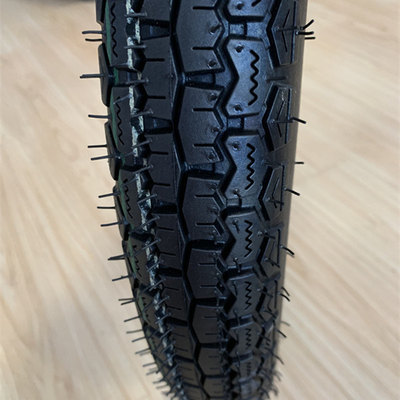 Qingdao Port Loading Herschel 2.50-17 Motorcycle Tire with Long-Lasting Tire Casing