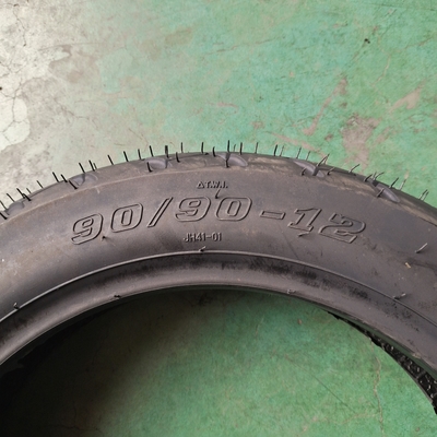Loading port Qingdao Chinese 90/90-12 Heavy Tubeless Motorcycle Tire with Tire Casing