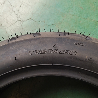 Loading port Qingdao Chinese 90/90-12 Heavy Tubeless Motorcycle Tire with Tire Casing