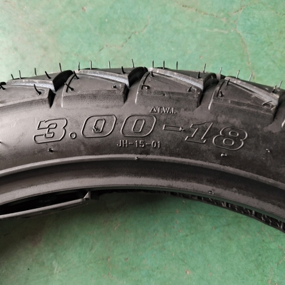 Tubeless Motorcycle Tire 3.00-18 35%-55% Rubber Content 6pr/8pr Ply Rating