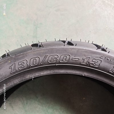 130/60-13 TL Rubber Tubeless Motorcycle Tyre with Tire Casing and 35%-55% Rubber Content