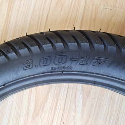 3.00-17 Natrual Rubber Motorcycle Tyre Popular Pattern for High Speed Performance
