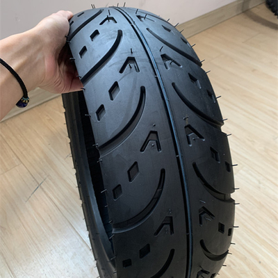 130/60/13 Motorcycle Tires with 20000 KM Work Life and Within 25 Days Delivery Time