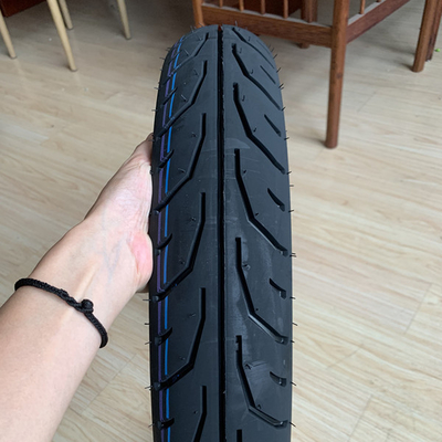 Loading at Qingdao Port 90/90/17 Tubeless Tyre for 4 Tires Motorcycle Tire Casing