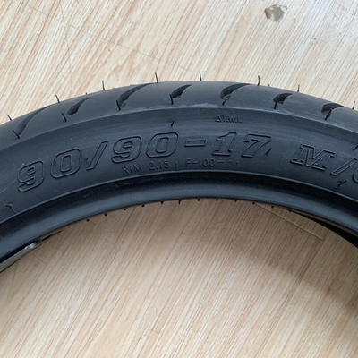Loading at Qingdao Port 90/90/17 Tubeless Tyre for 4 Tires Motorcycle Tire Casing