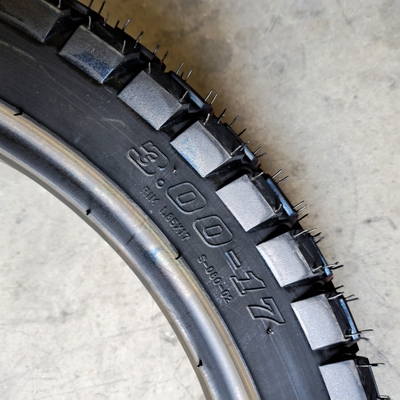 Qingdao Port Loading Motorcycle Tire 3.00-17 with Long-lasting Tire Casing