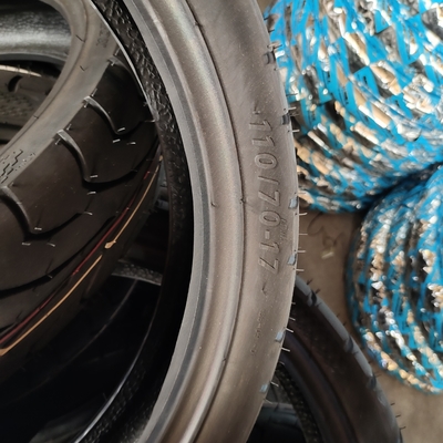 110/70-17 Motorcycle Tire 110/70/17 Pattern Tire Casing for South America Market