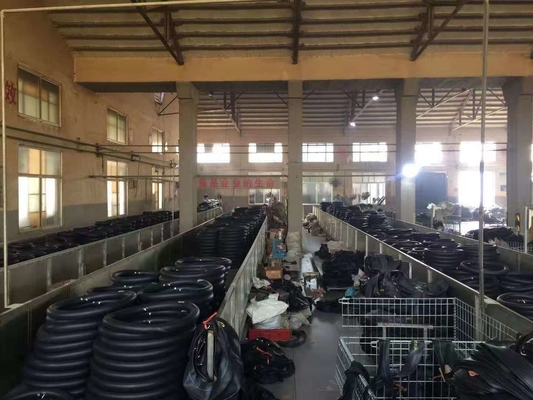 35%-55% Rubber Content Motorcycle Tire 70/90-17 for Replace/Repair at Affordable