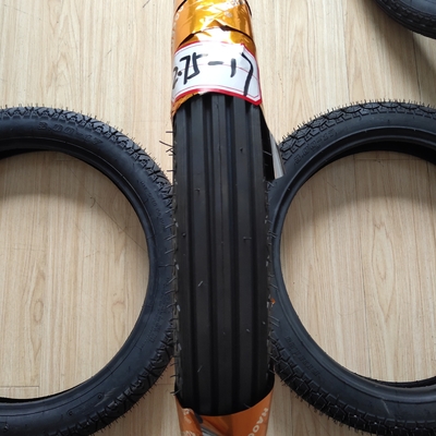 Qingdao Port Loading 17 Inch 275-17 Motorcycle Tyre and Tube with 20000 KM Work Life