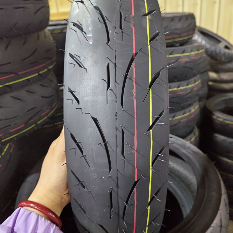 Natrual Rubber Raw Material Motorcycle Tires 130/70-17 Tire For Motorcycle 17