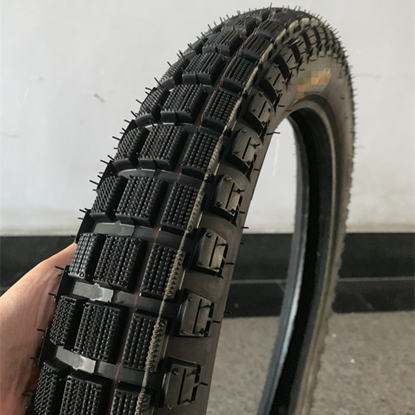 Qingdao Port Loading Bajaj Boxer Motorcycle Tire 3.00-18 with 20000 KM Work Life