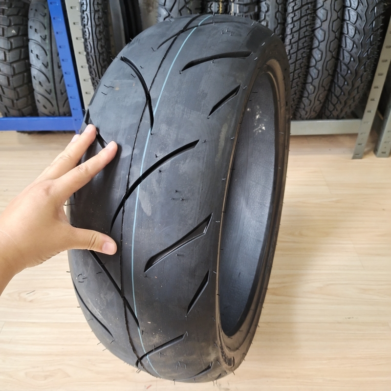 Tire Casing Motorcycle Tyre 180/55-17 190/55-17 for Loading Port in Qingdao