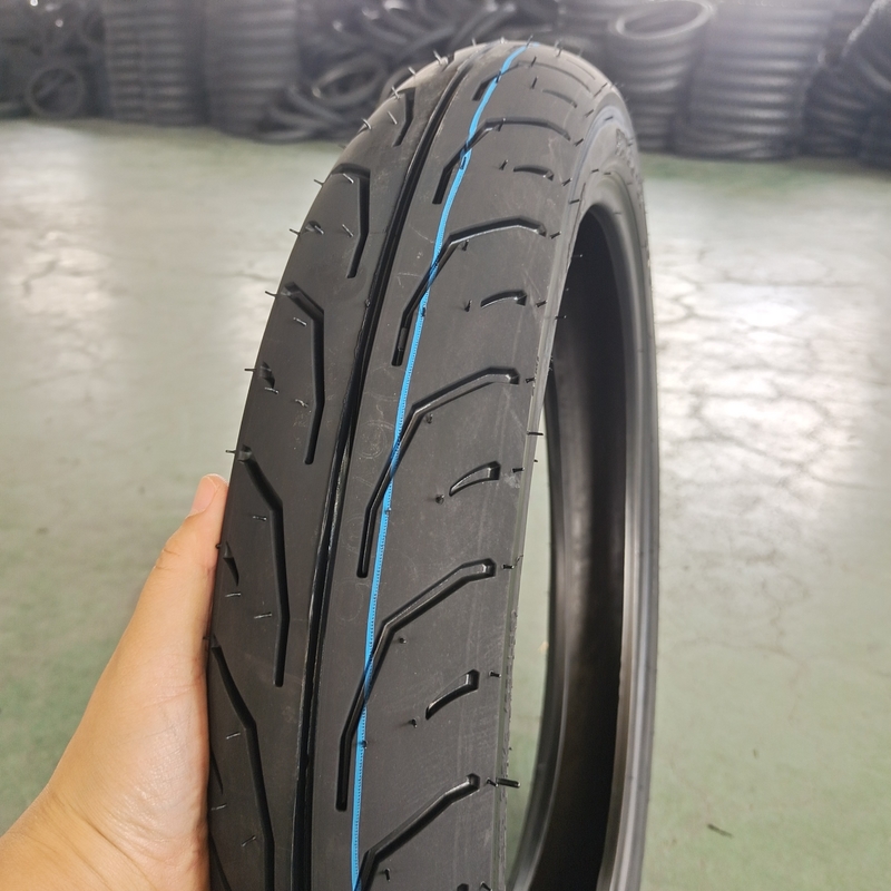 Black Natrual Rubber 90/90-17 Motorcycle Tyre for Long-lasting Performance