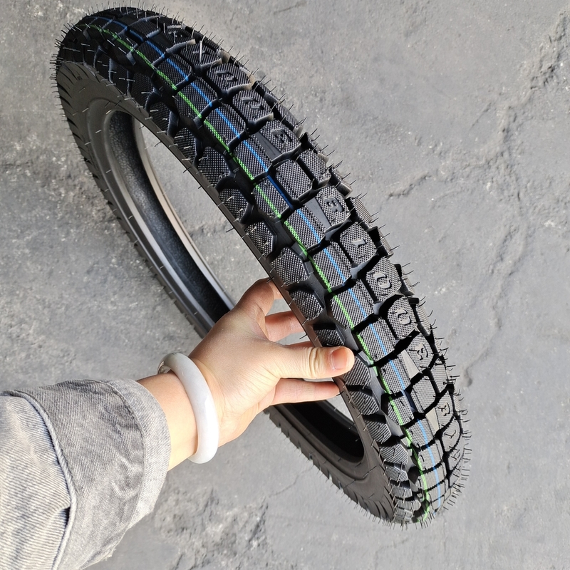 3.00-18 Natrual Rubber Motorcycle Tyre for in Qingdao Loading Port
