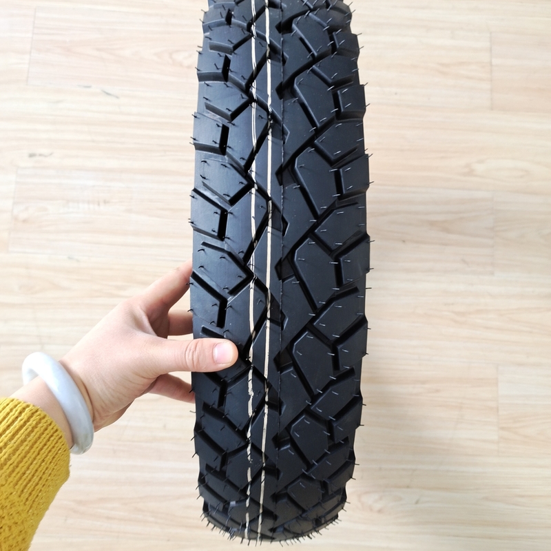 35%-55% Rubber Content Pneumatic Thickened Motorcycle Tire 110/90-16 for Performance