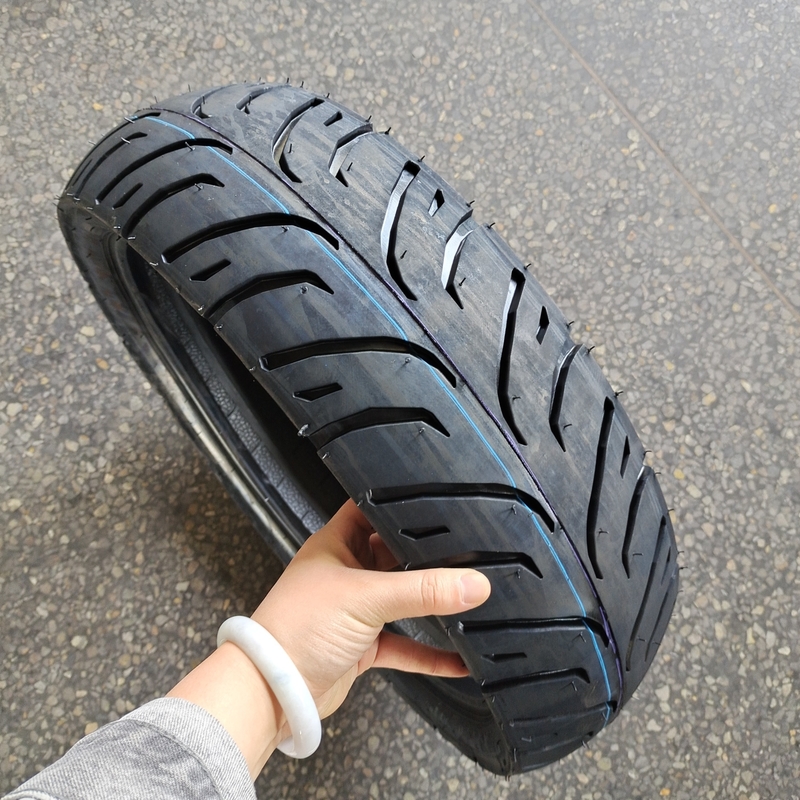 140/60-17 D Motorcycle Tires Made of Natrual Rubber and with 6pr/8pr Ply Rating