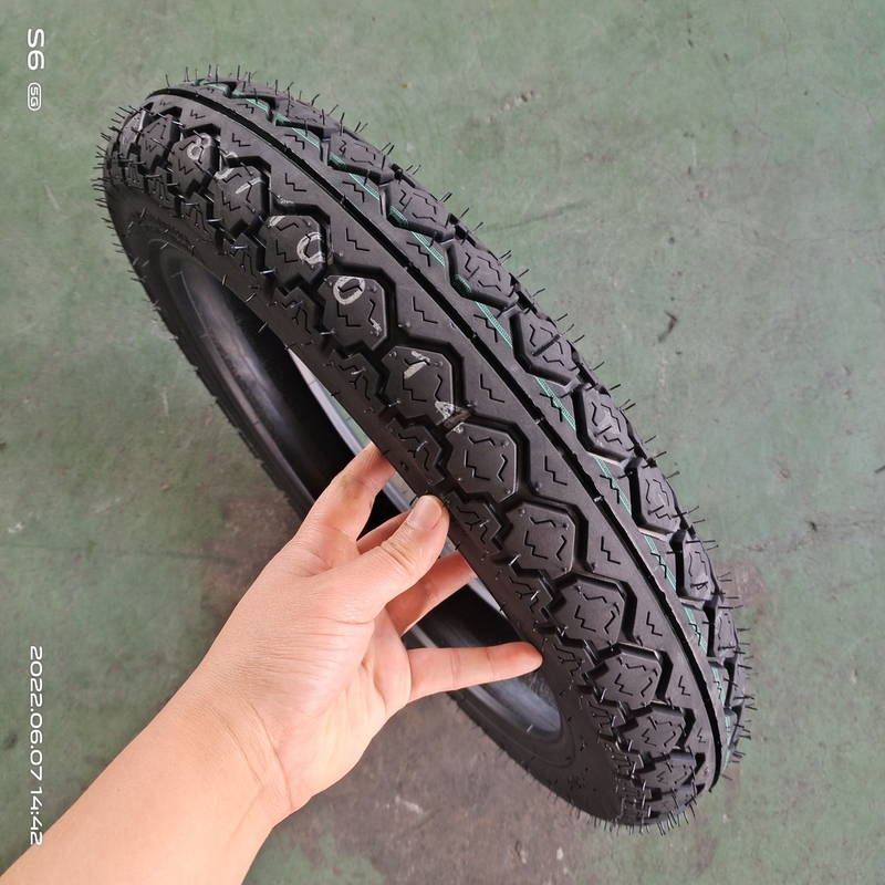 80/100-14 14 inch Tubeless Motorcycle Tyre Made of Natrual Rubber and Aceeptable OEM