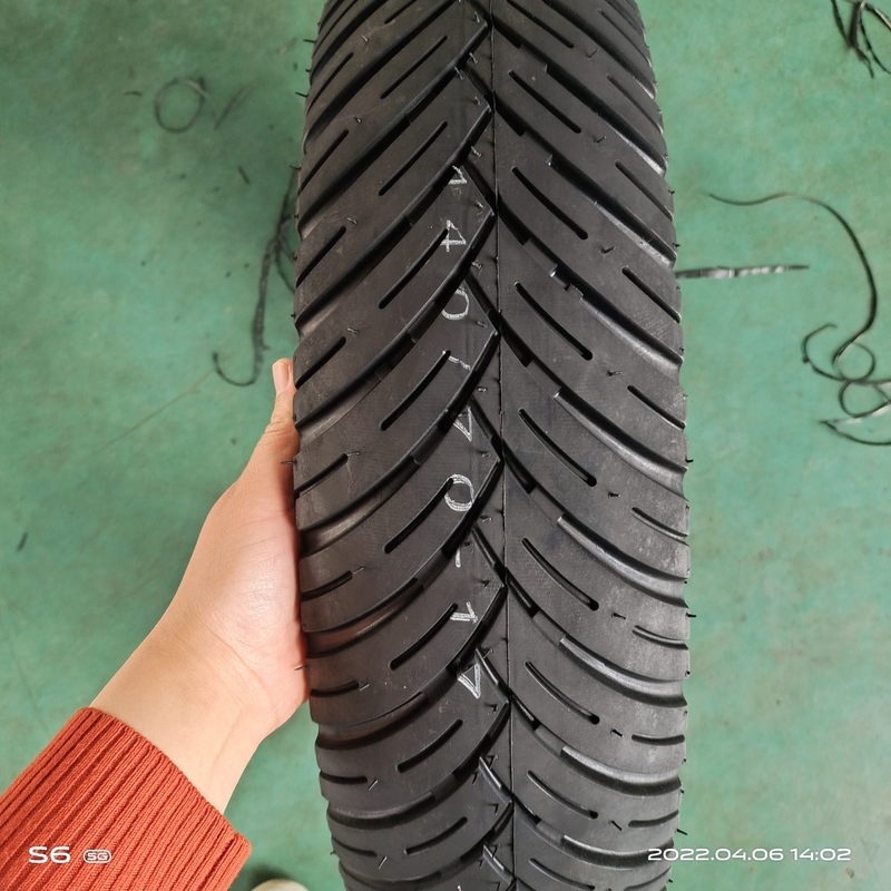 140/70-17 8 Ply Rate Black Motorcycle Tire 18 Inch Made in for Loading Port Qingdao