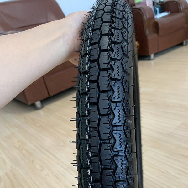 Qingdao Port Loading Herschel 2.50-17 Motorcycle Tire with Long-Lasting Tire Casing