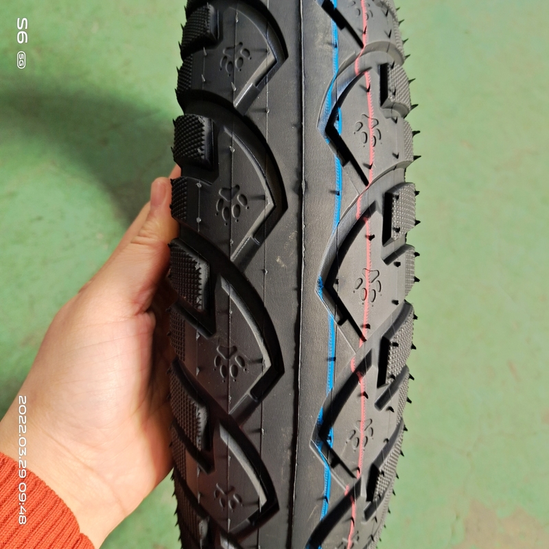 Motorcycle Tubeless Tyre 3.50-10 with Black Color and Natrual Rubber
