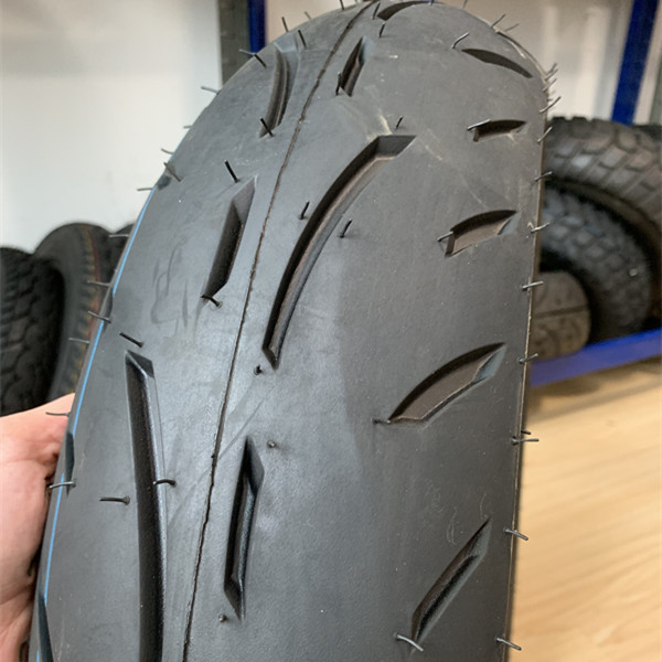 Deep Design Shinko Motorcycle Tire 130/70-17 for Deep Tread Design