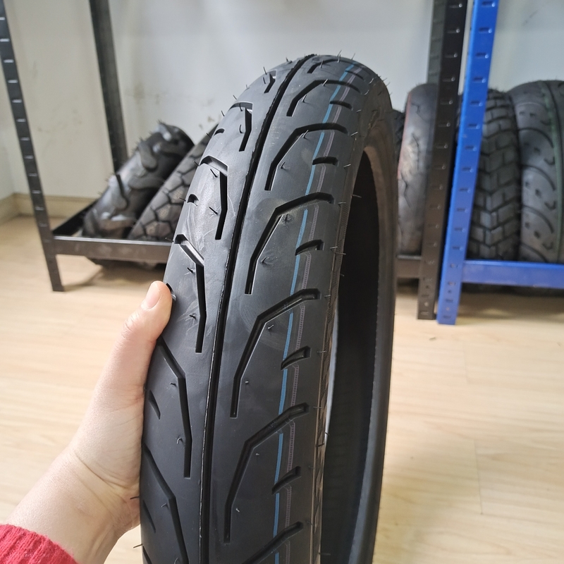 35%-55% Rubber Content 90/90-17 TL Motorcycle Tyre for ISO9001 Certification
