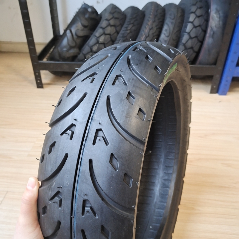 Motorcycle Tire Scooter Tire 130/60-13 Tubeless A Class with 35%-55% Rubber Content
