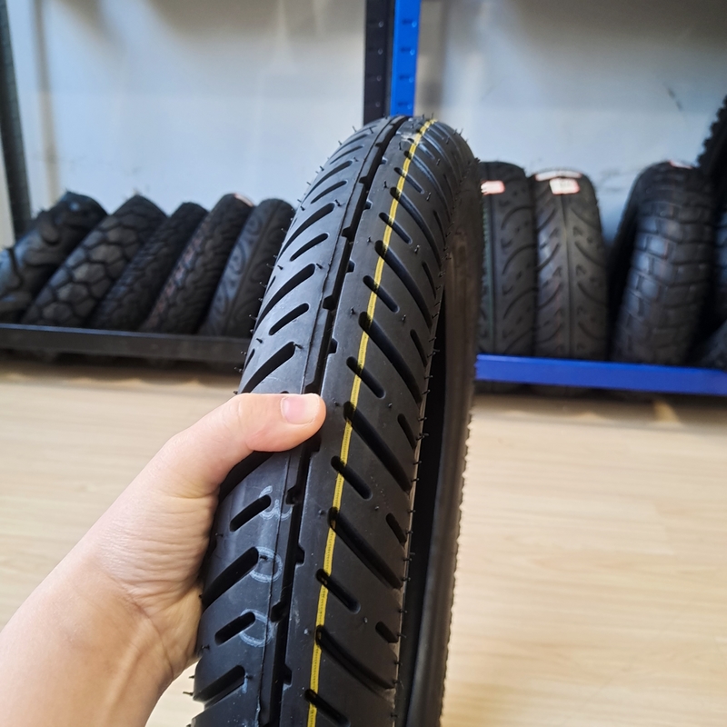 3.00-17 Natrual Rubber Motorcycle Tyre Popular Pattern for High Speed Performance