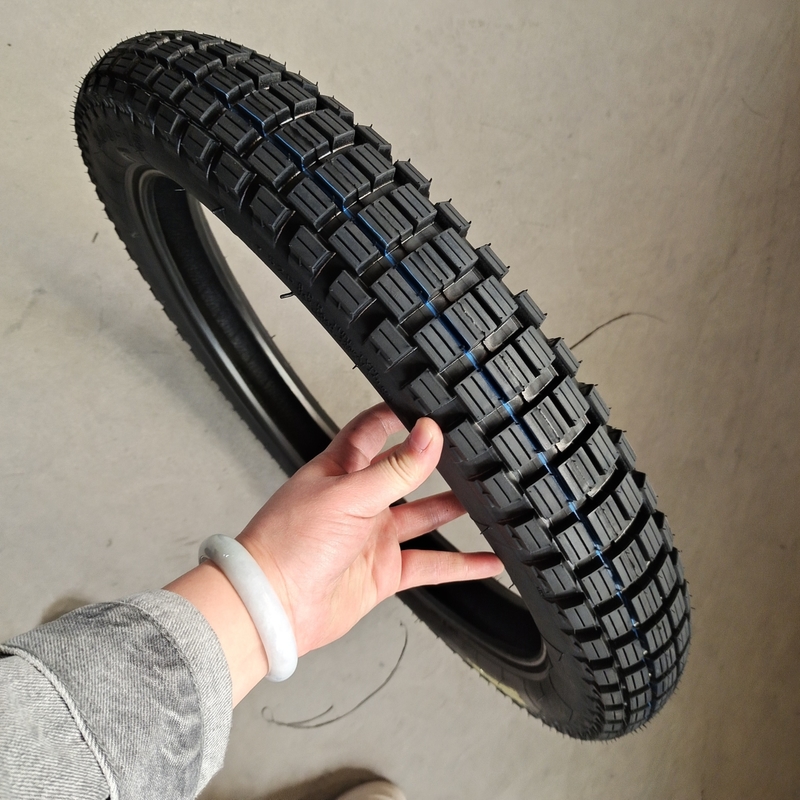Natrual Rubber Motorcycle Tyre 3.00-18 with Great Performance and Aceeptable OEM