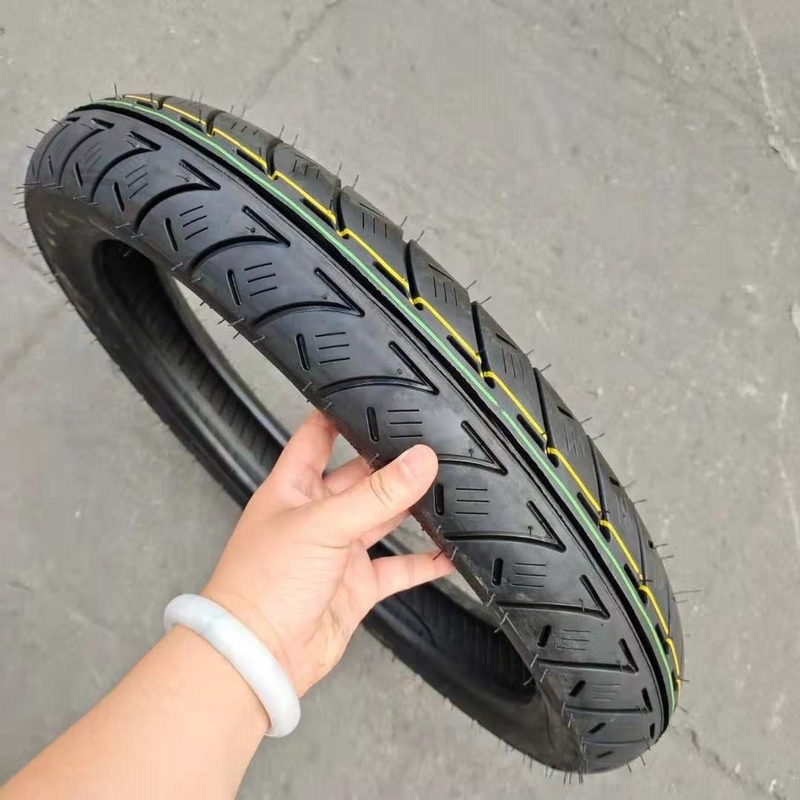 Nature Rubber Tubeless 90/90-18 Motorcycle Tire with Spare Part Work Life 20000 KM