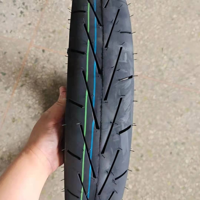 Black Rubber Round Motorcycle Tyre for Motorbike Qingdao Port Delivery within 25 Days