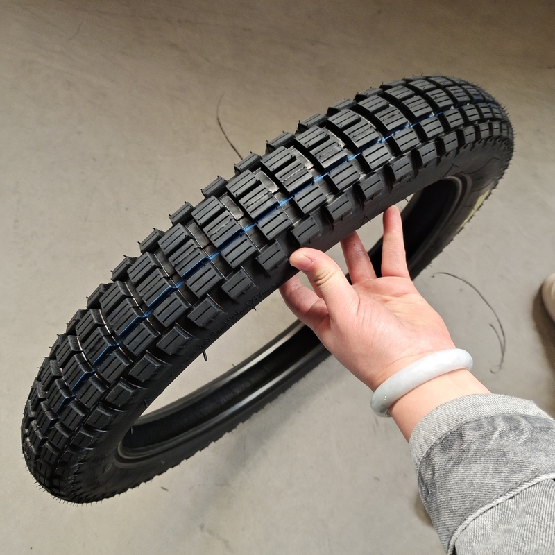 Deep Design 300-18 Rubber Motorcycle Tire for Superior Performance and Long Work Life