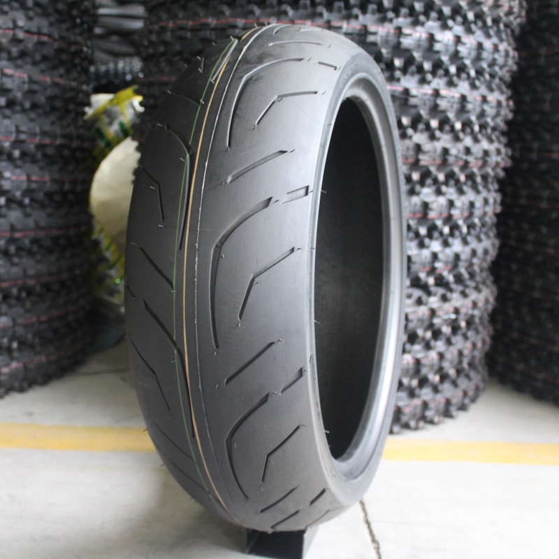 35%-45% Rubber Content 180/55/17 TL Motorcycle Tubeless Tyre for Qingdao Port Benefit
